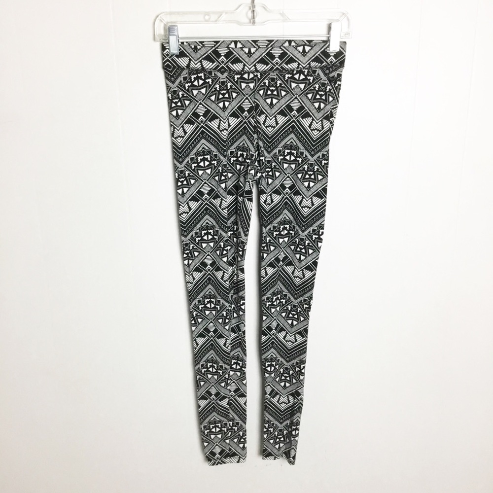 Victoria’s Secret Black Yoga Skinny Leggings Aztec Pants Size S